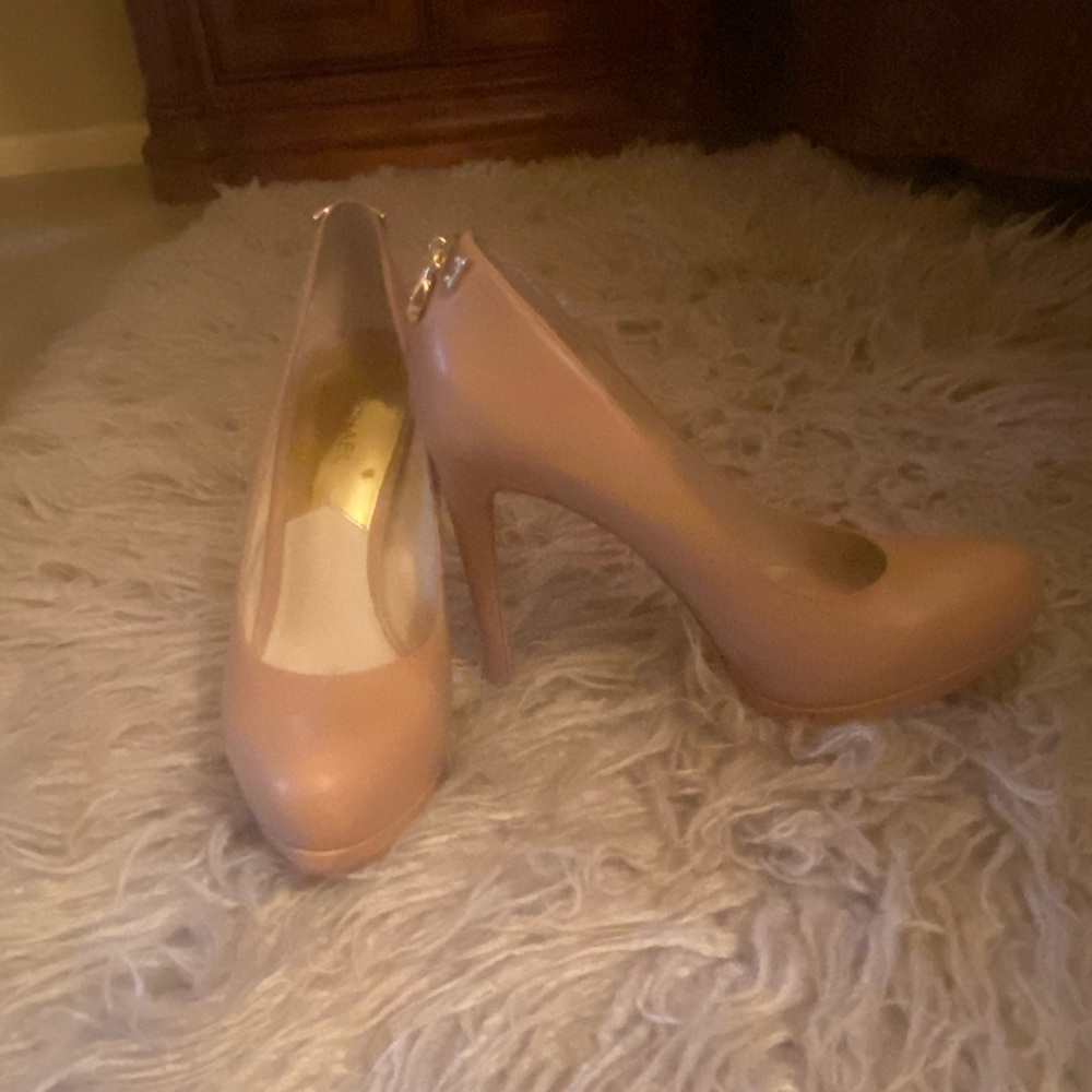 Michael Kors Antoinette Tan Heel Size 8 1/2